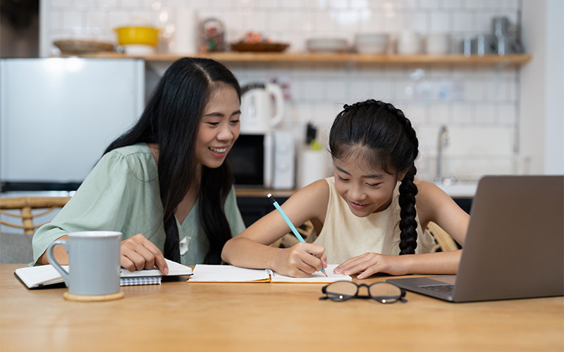 Singapore home tutor providing 1-to-1 teaching for a primary student